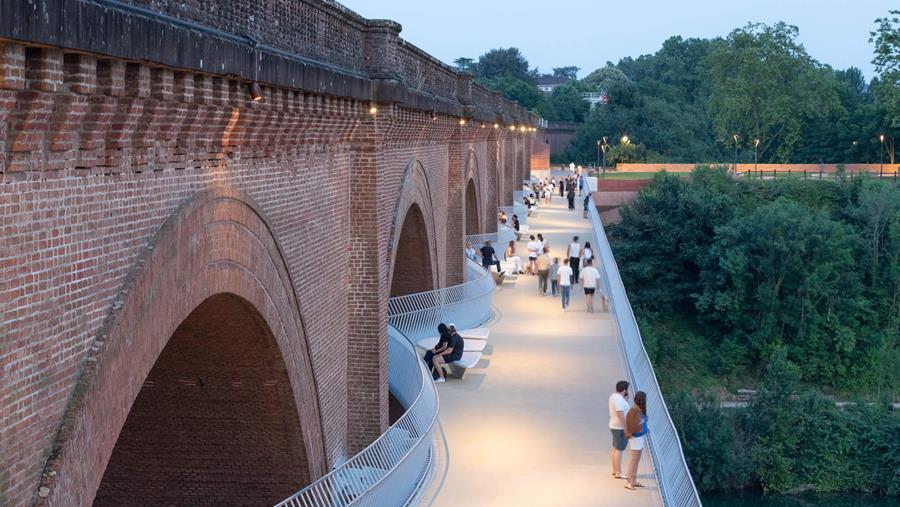 Nieuwe brug in Albi verbindt stad en erfgoed