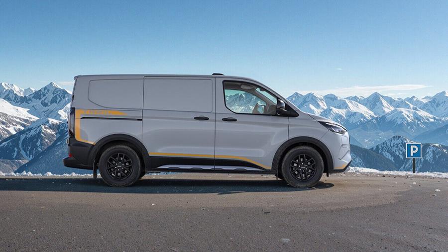 E-Transit Custom krijgt vierwielaandrijving vanaf 2026