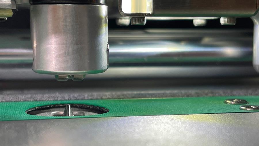 Plockmatic lance une solution compacte de découpe et de rainage