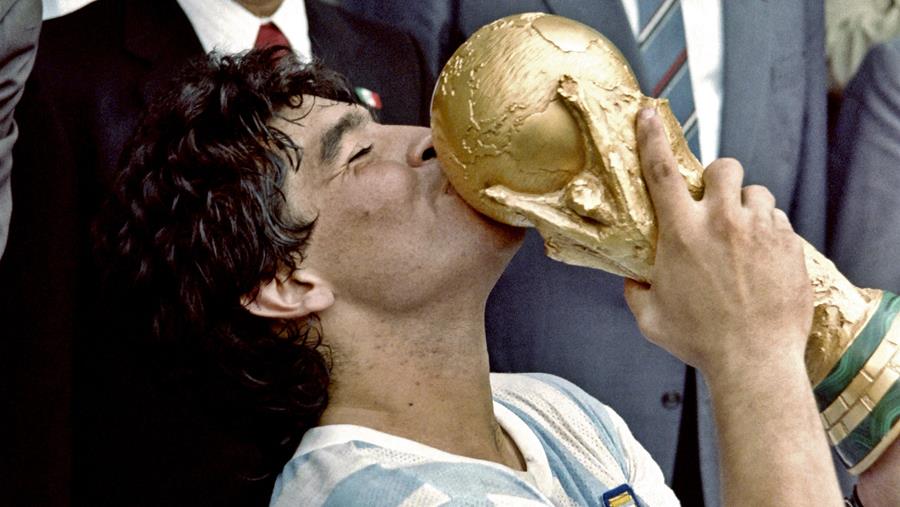 Cas d'école : Maradona, en sevrage, n'aurait jamais dû être soigné à domicile, martèlent des experts