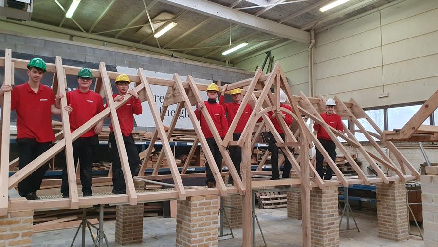 Réplique fidèle du garage à bateaux dans le parc du château Blauwhuis