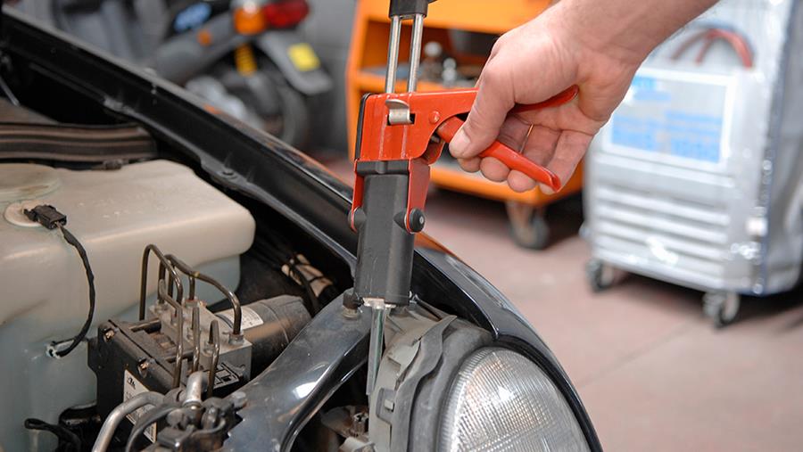 Rapidité et précision dans les réparations plastiques