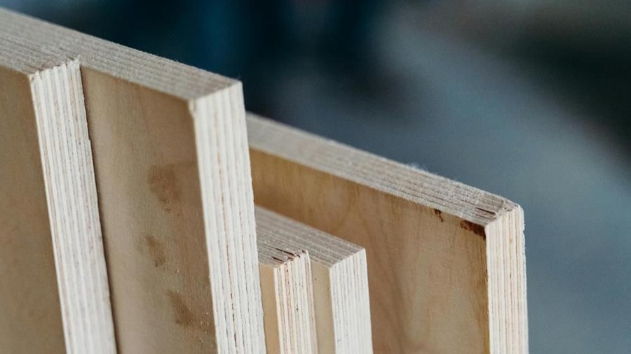 La technique derrière une coupe parfaite du contreplaqué