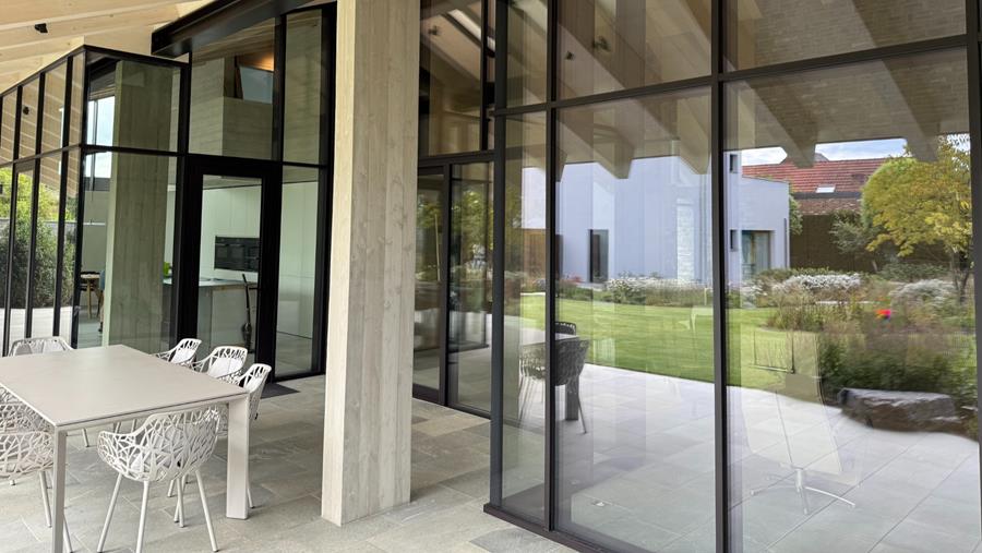 Une primeur avec un système de mur-rideau ultrafin